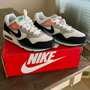 NWT Nike Women’s Air Max Correlate, Sz 9, black/white/green